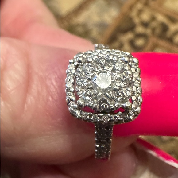 Beautiful Wedding Set ! Size 6.5...white gold with beautiful diamonds - Picture 2 of 8